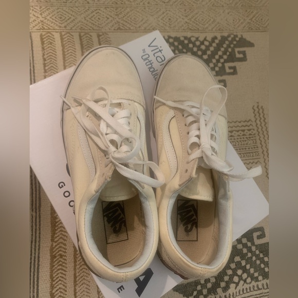 Cream and white old school vans - Picture 3 of 8